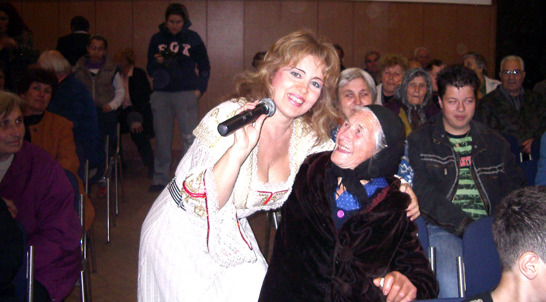 Лили Цветкова пя в Козарево - с баба Руска